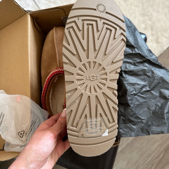 UGG Tazz Platform Slippers - Picture 4 of 7